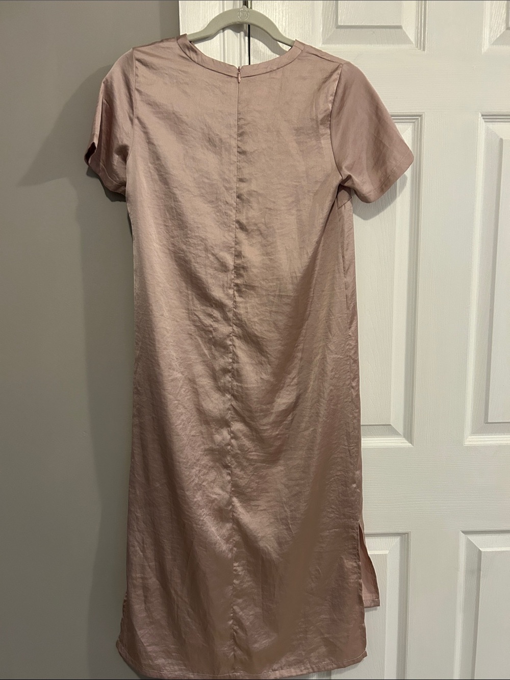 Mod Ref High-Low Short Sleeve Shift Dress in Blush Pink - Picture 2 of 2